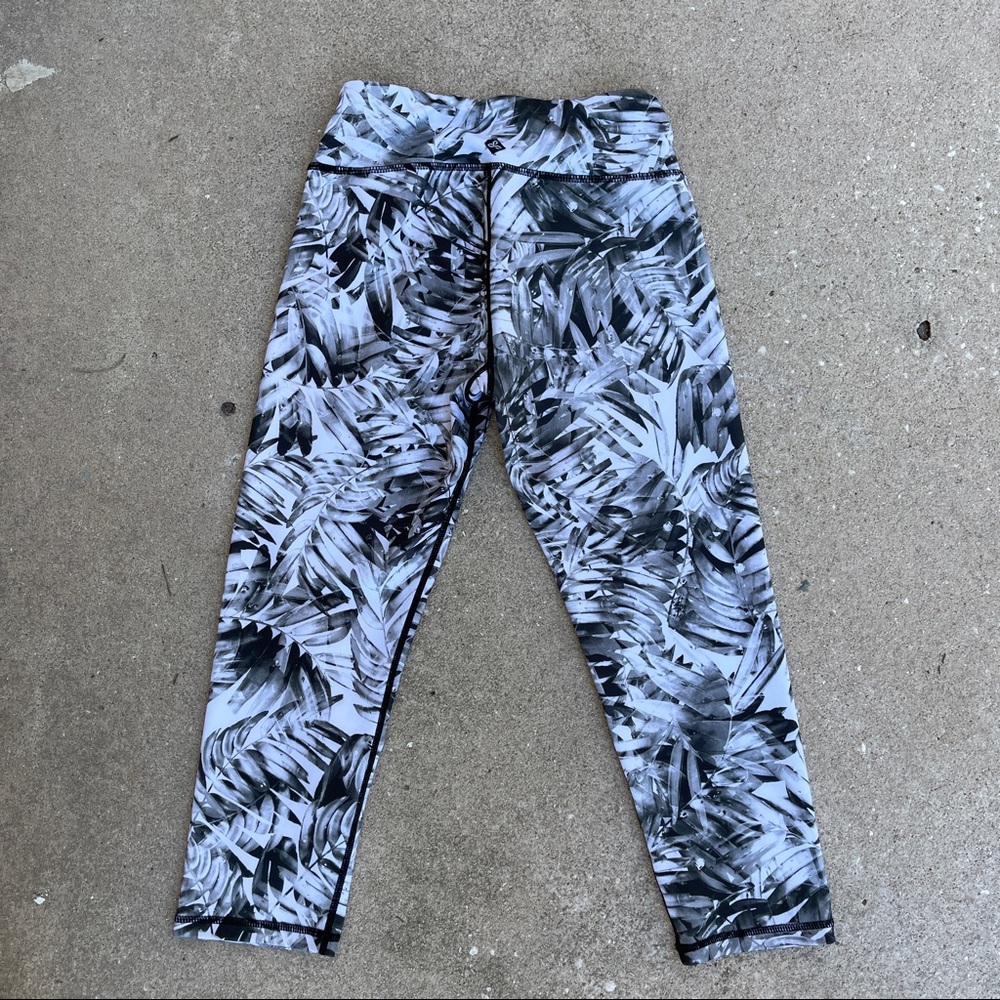 PRANA Roxanne Capri Legging Black Paradise Palm Leaves Women's Mid Rise Cropped - Picture 7 of 8